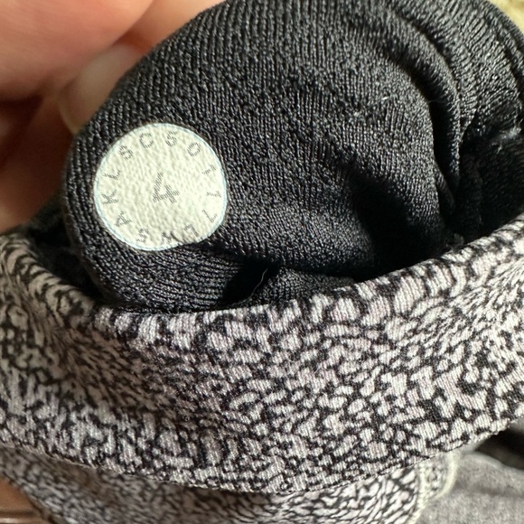 Lululemon Cement Print Patterned Leggings with Sheer Fabric Mesh Paneling - Picture 2 of 7